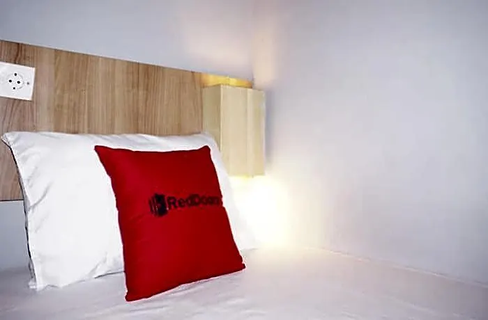 Reddoorz Near Ngurah Rai Airport Otel